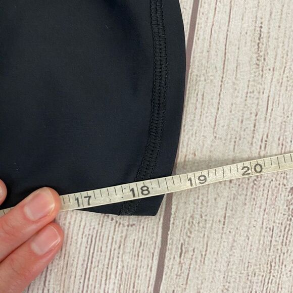 Under Armour women’s M heat gear pull on  compression leggings black capris - Picture 6 of 9